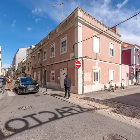 Guestready - Colourful And Modern Lxfactory Vakantiehuis Lissabon